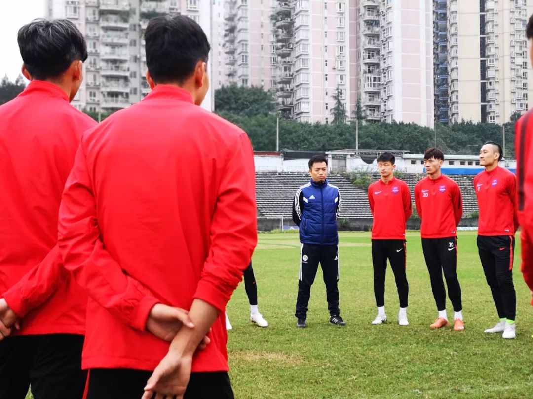 包含重庆力帆客场擒敌，抢得关键三分的词条