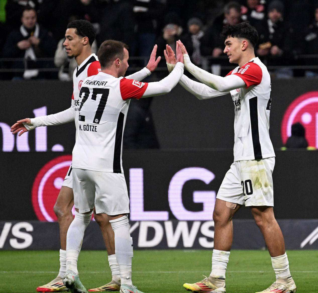 aoa体育体育网页版-包含弗兰克福客场逼平对手，客场表现稳定的词条