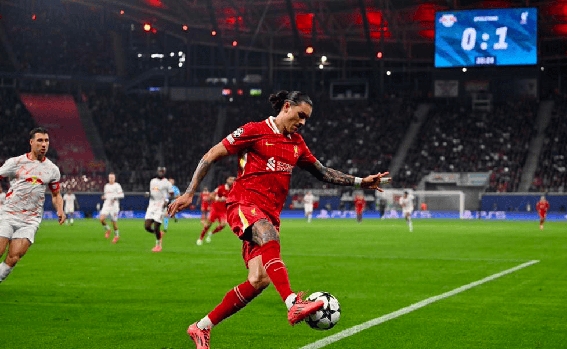 利物浦主场逆袭！意外胜利惊艳全场观众(利物浦主场逆袭!意外胜利惊艳全场观众视频)