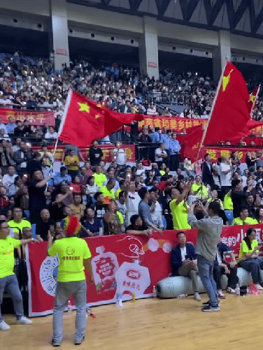 aoa体育体育在线登录-体育场上的较量充满激情，球员们斗志昂扬的简单介绍