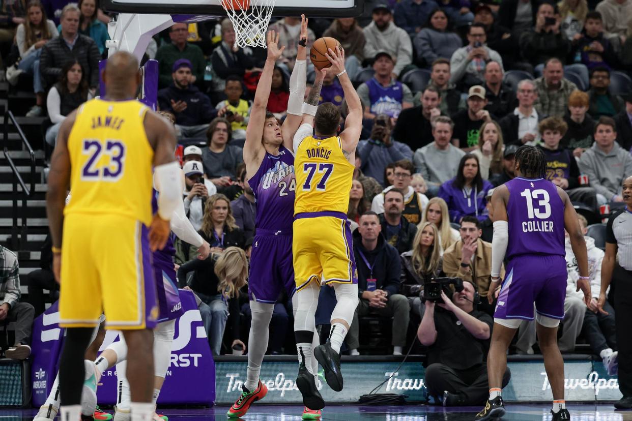 湖人队连胜被终结,球员情绪受到影响 湖人队连胜被终结,球员情绪受到影响