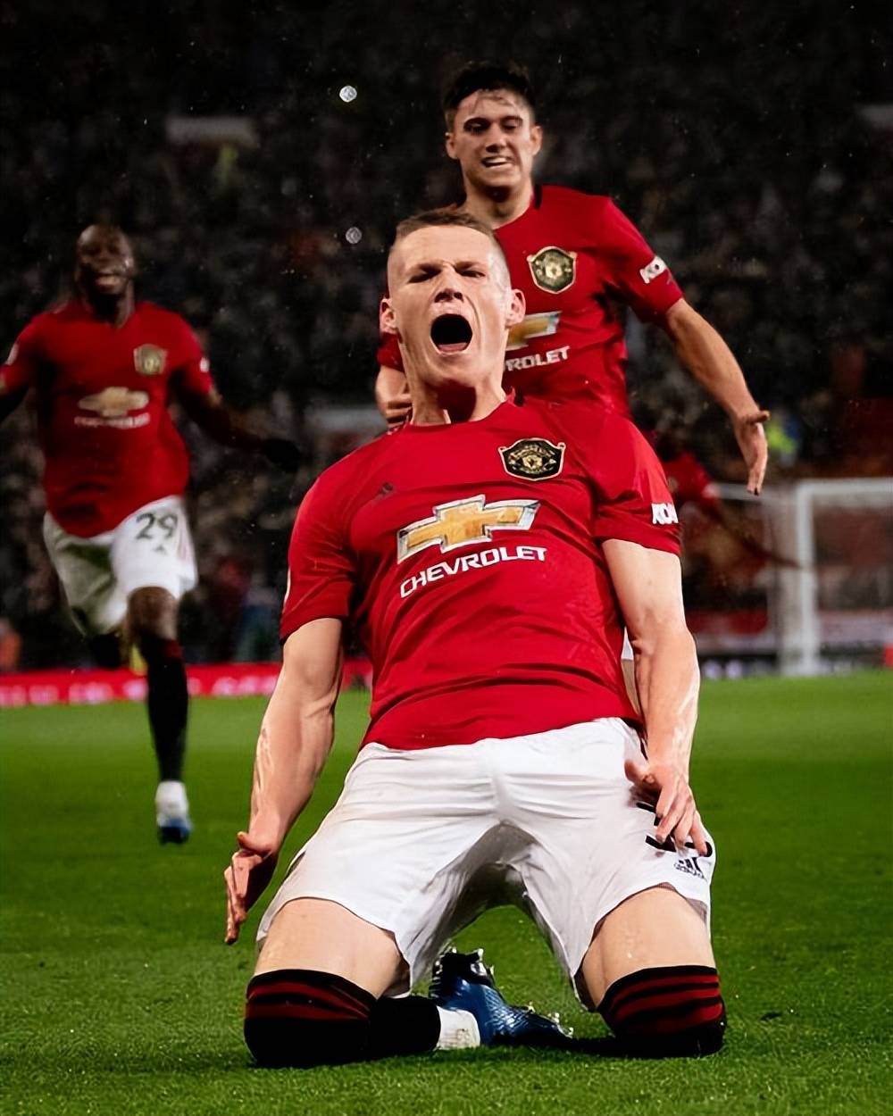 aoa体育体育下载-曼联防守体系调整，力求守住关键战局