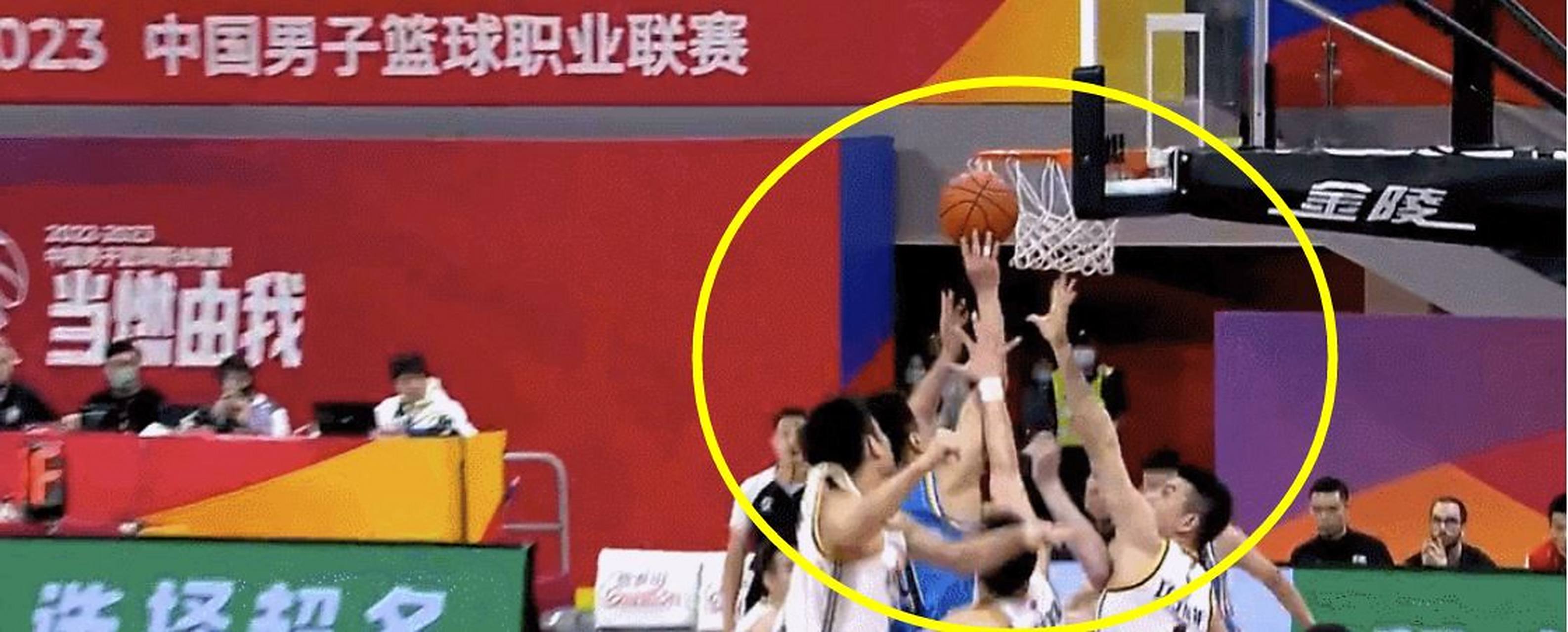 在浙江队赛场上演CBA季后赛，封盖，引发弹幕炸裂的简单介绍