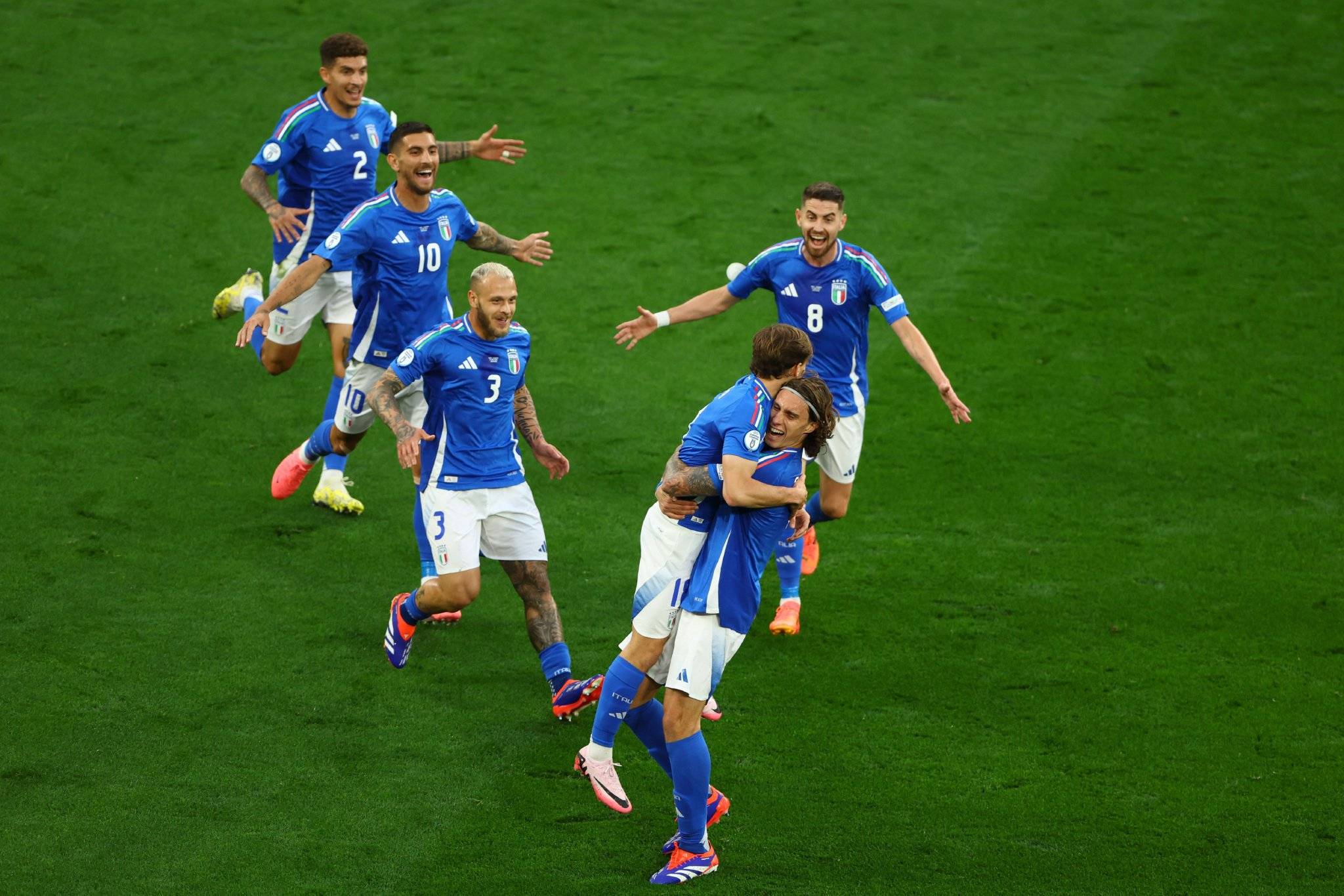 aoa体育体育直播-欧预赛新一轮对决：支球队争夺晋级机会的简单介绍