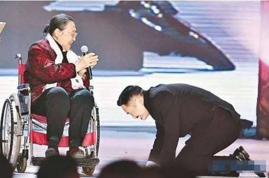 西非球队出战,捍卫尊严赢得尊重 西非球队出战,捍卫尊严赢得尊重