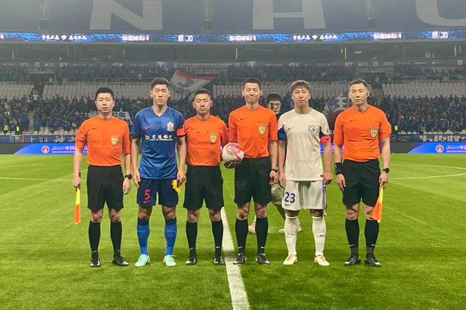 aoa体育体育直播-裁判执法调查：中超赛场有何不同？的简单介绍