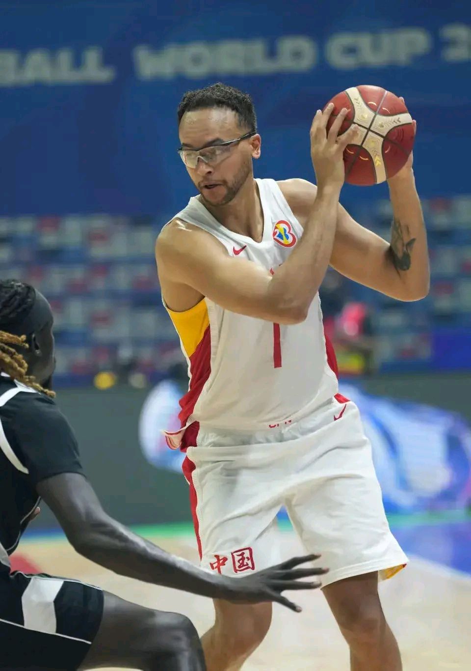 包含不来梅队长表现出色，率队战胜对手的词条