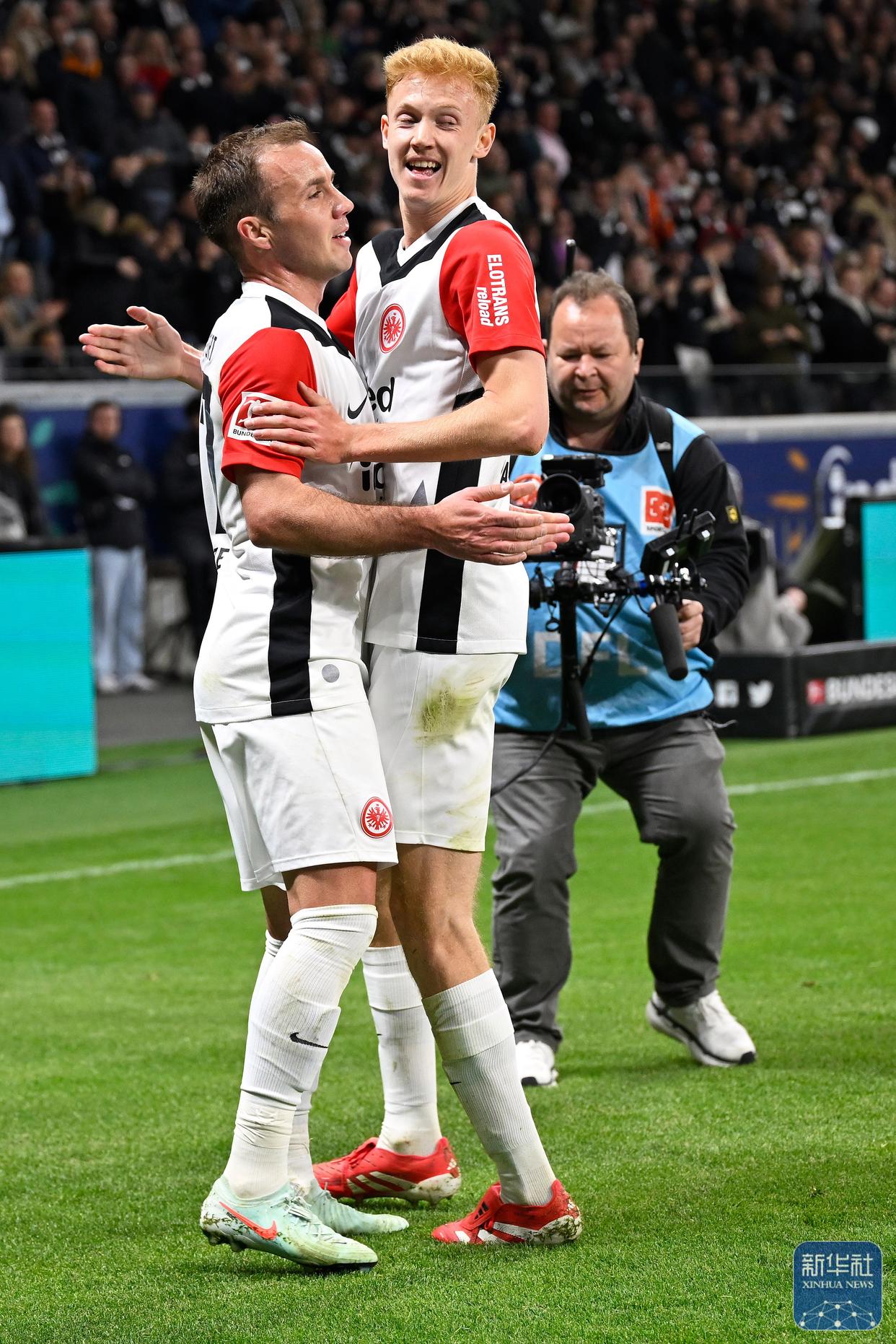 aoa体育体育网页版登录入口-斯图加特球员展现顽强意志，取得关键胜利的简单介绍