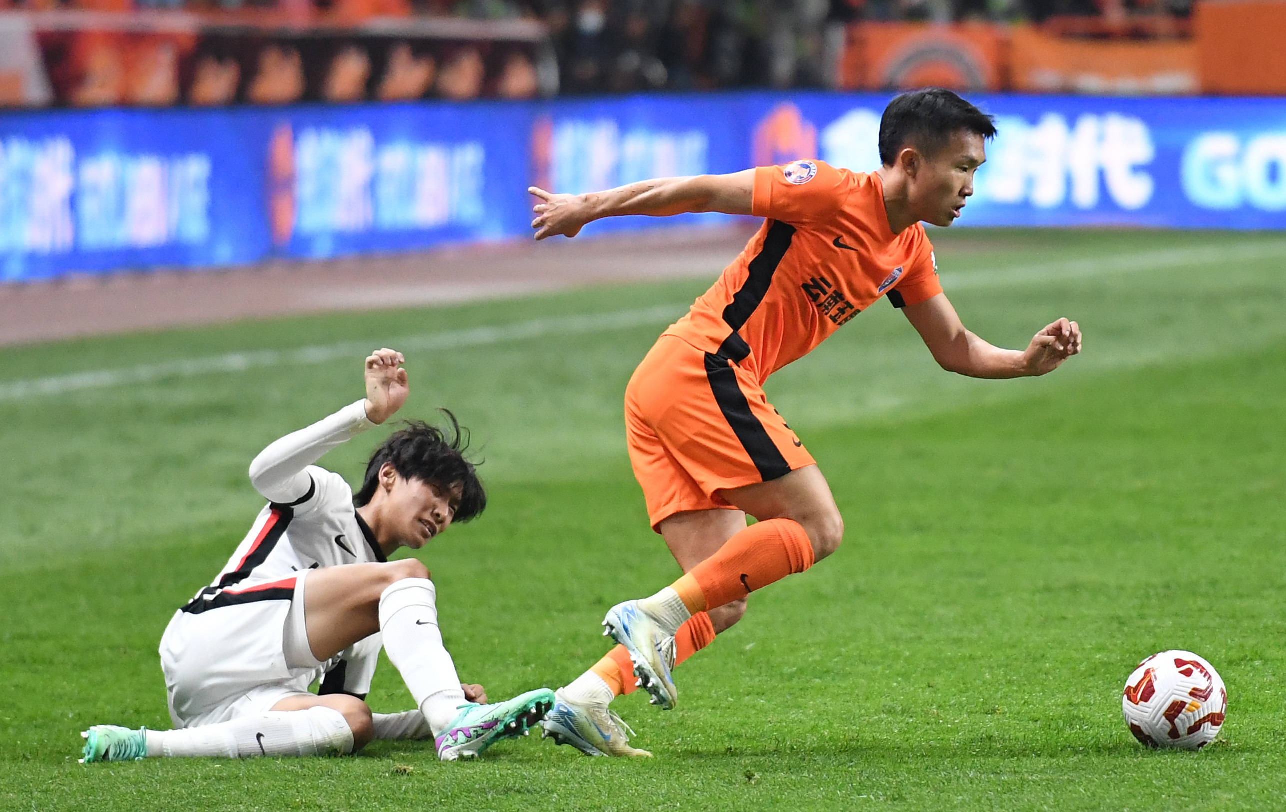 中超球员技惊四座,赛场逆袭 中超球员技惊四座,赛场逆袭