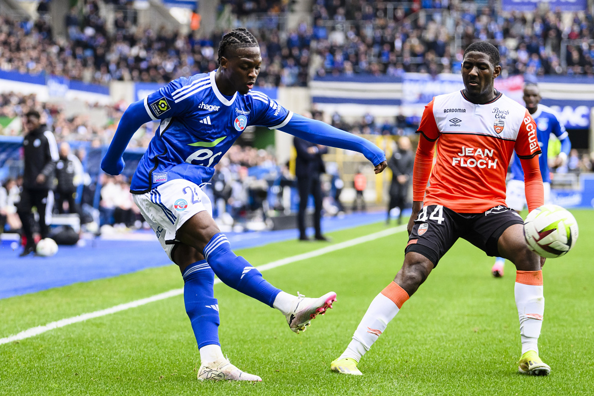 里昂球队对斯特拉斯堡队取得重要胜利