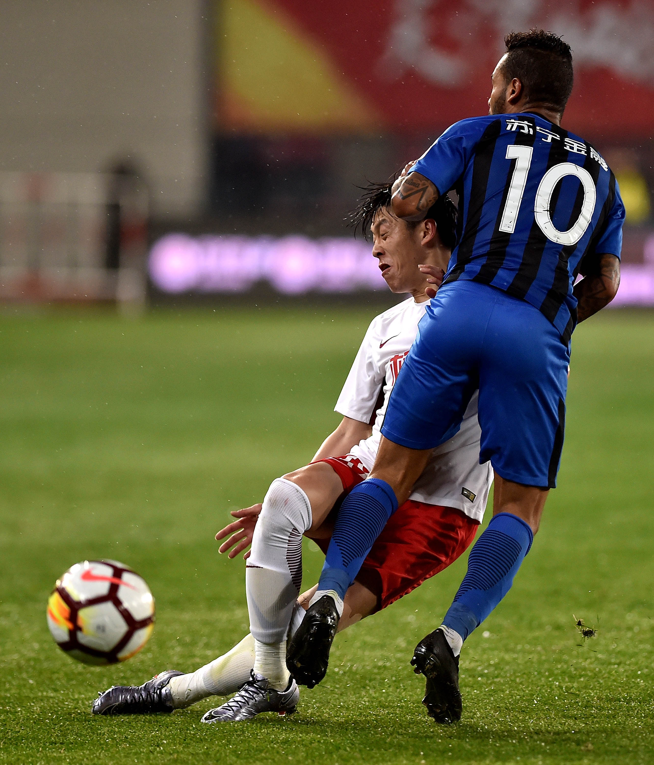 苏宁压哨绝杀权健,豪取三分的简单介绍 苏宁压哨绝杀权健,豪取三分的简单介绍