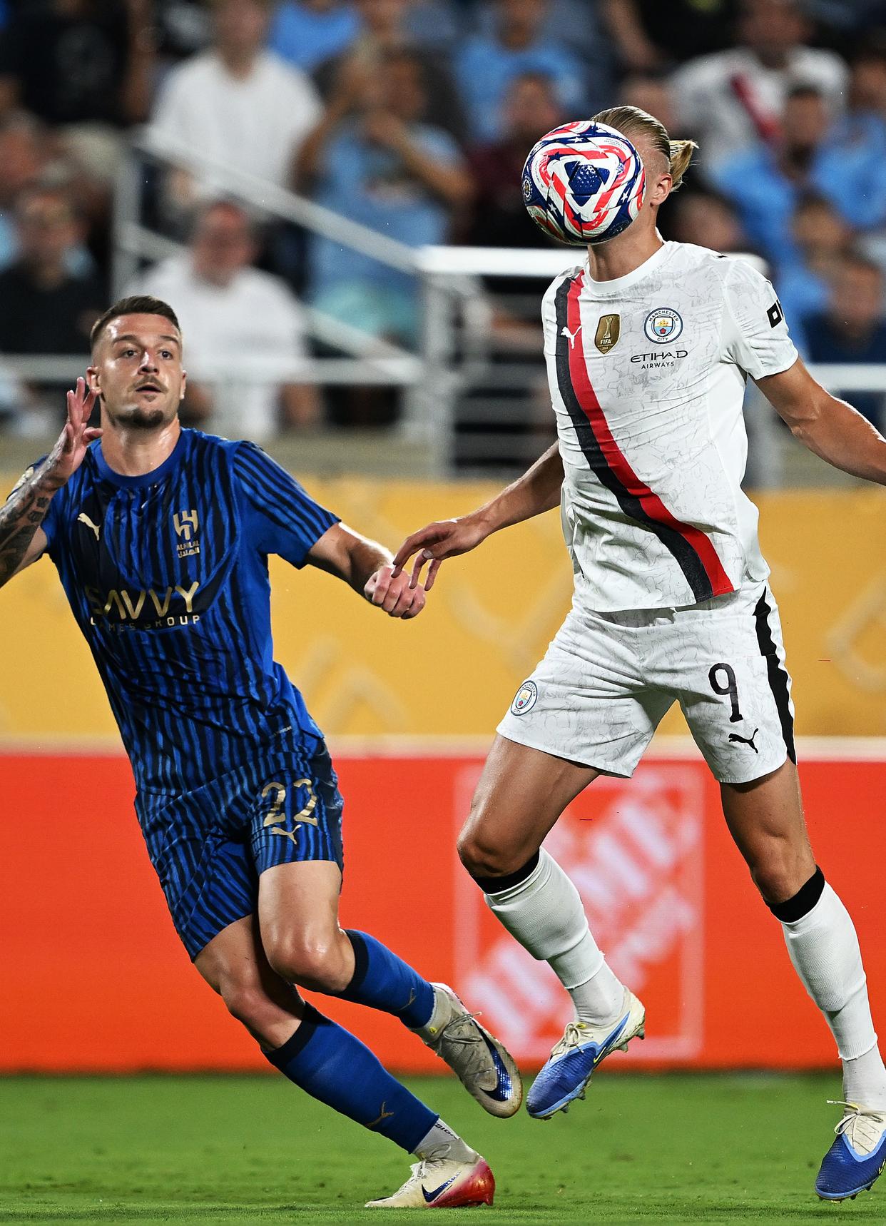 曼城艰难晋级，团结拼搏无往不胜