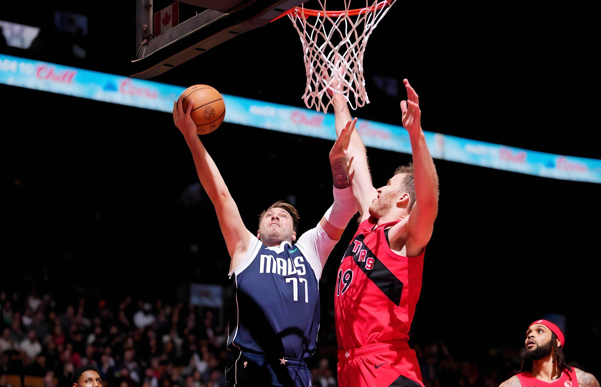 猛龙队逆势翻盘，击败湖人队豪取10连胜！