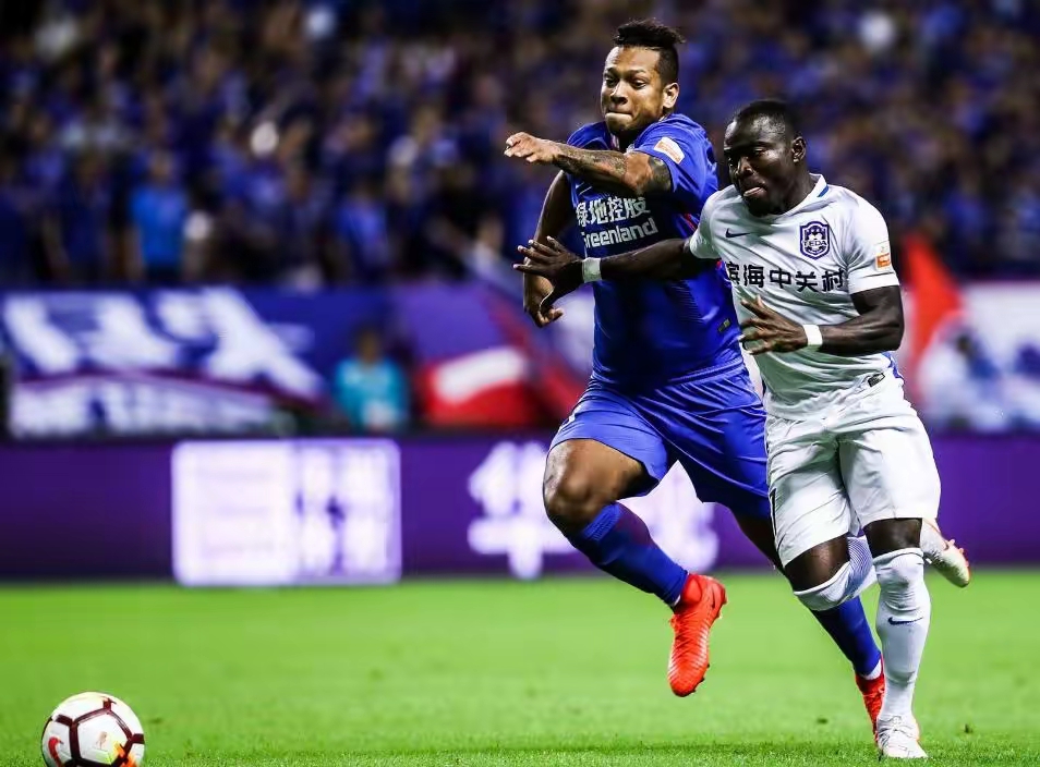 青岛队联赛表现稳健,争夺前四有望 青岛队联赛表现稳健,争夺前四有望