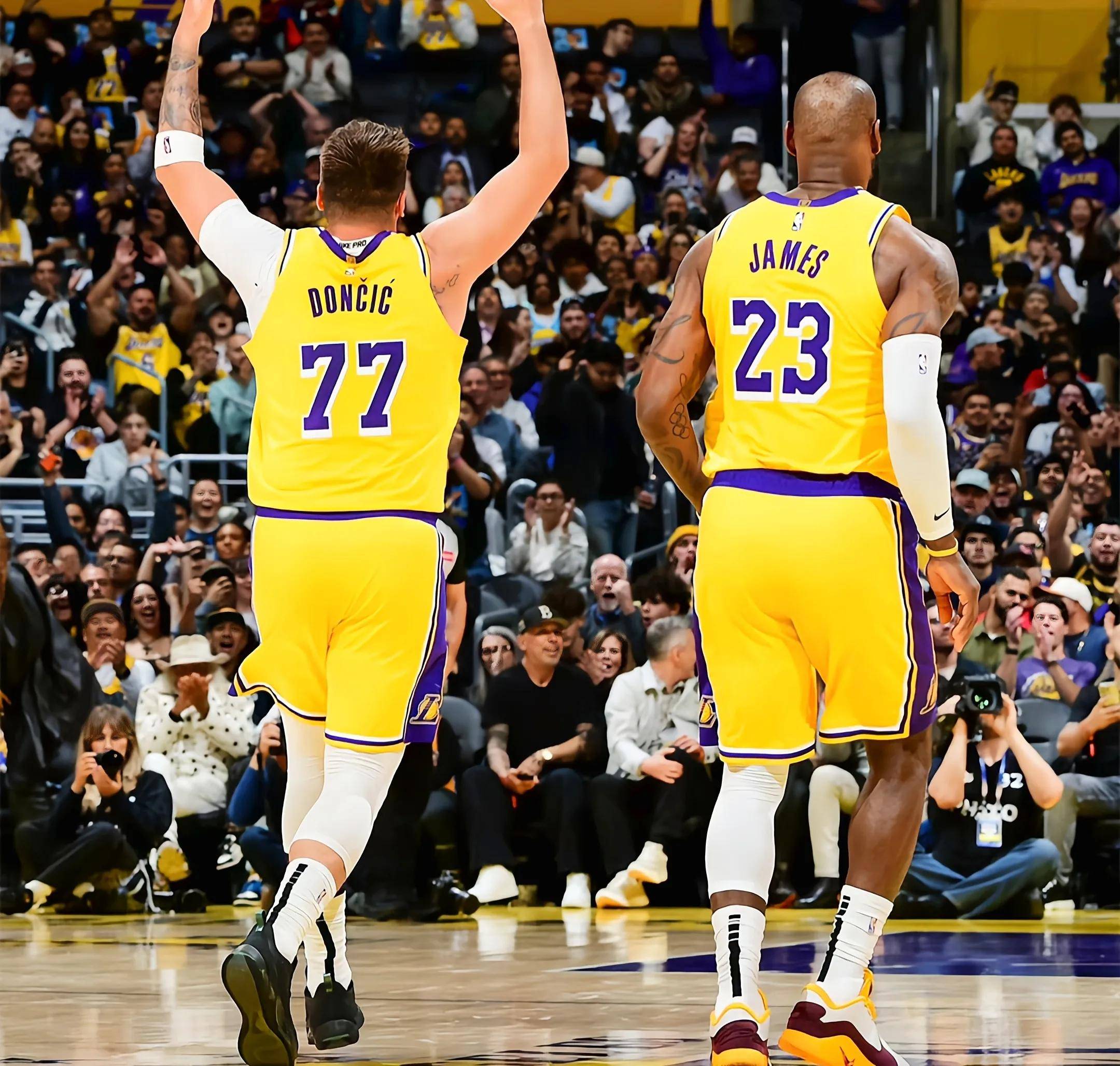 NBA季后赛进行中,火箭击败湖人取得两连胜 NBA季后赛进行中,火箭击败湖人取得两连胜