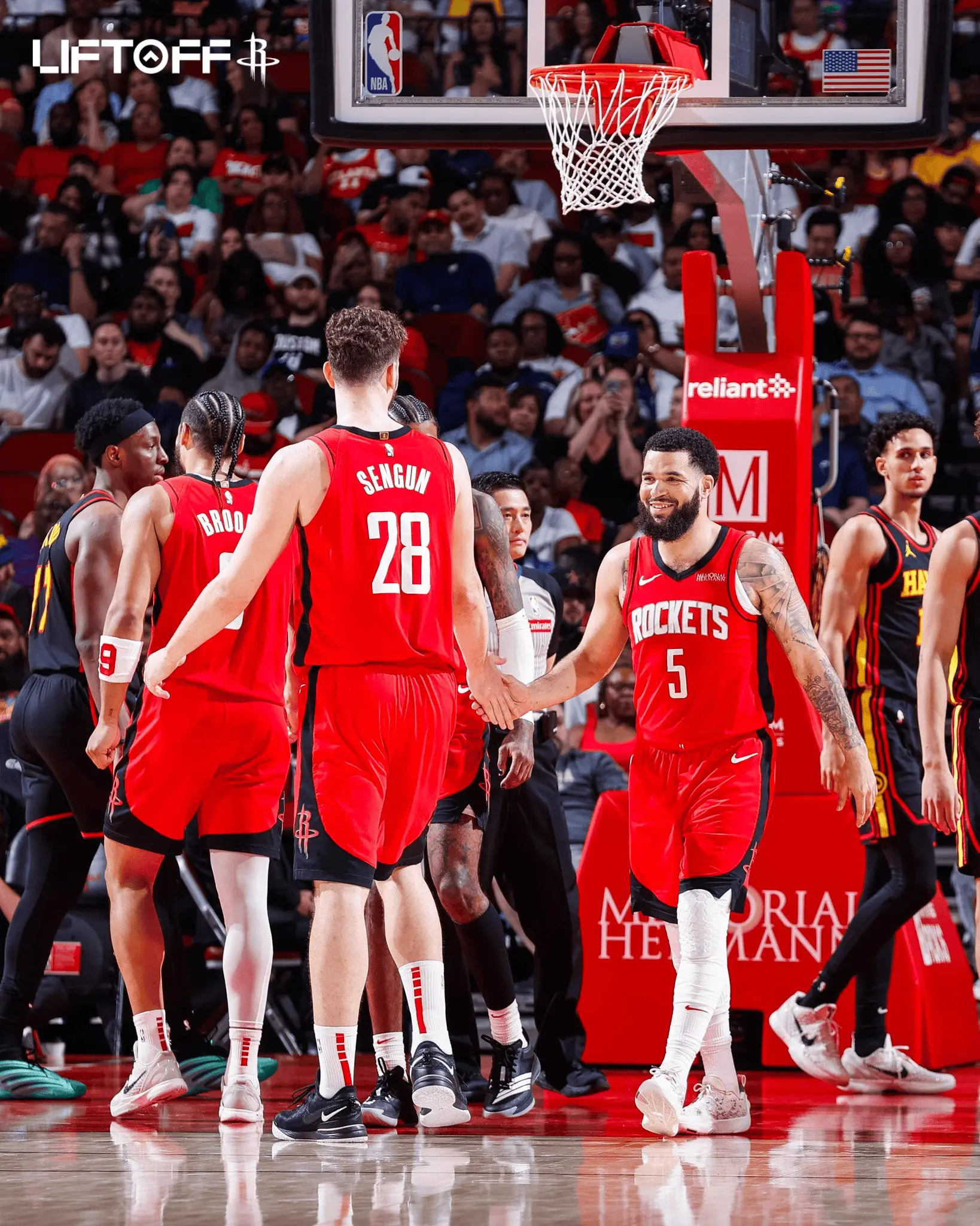 aoa体育体育网页版-火箭主场逆转勇士，系列赛3-2领先