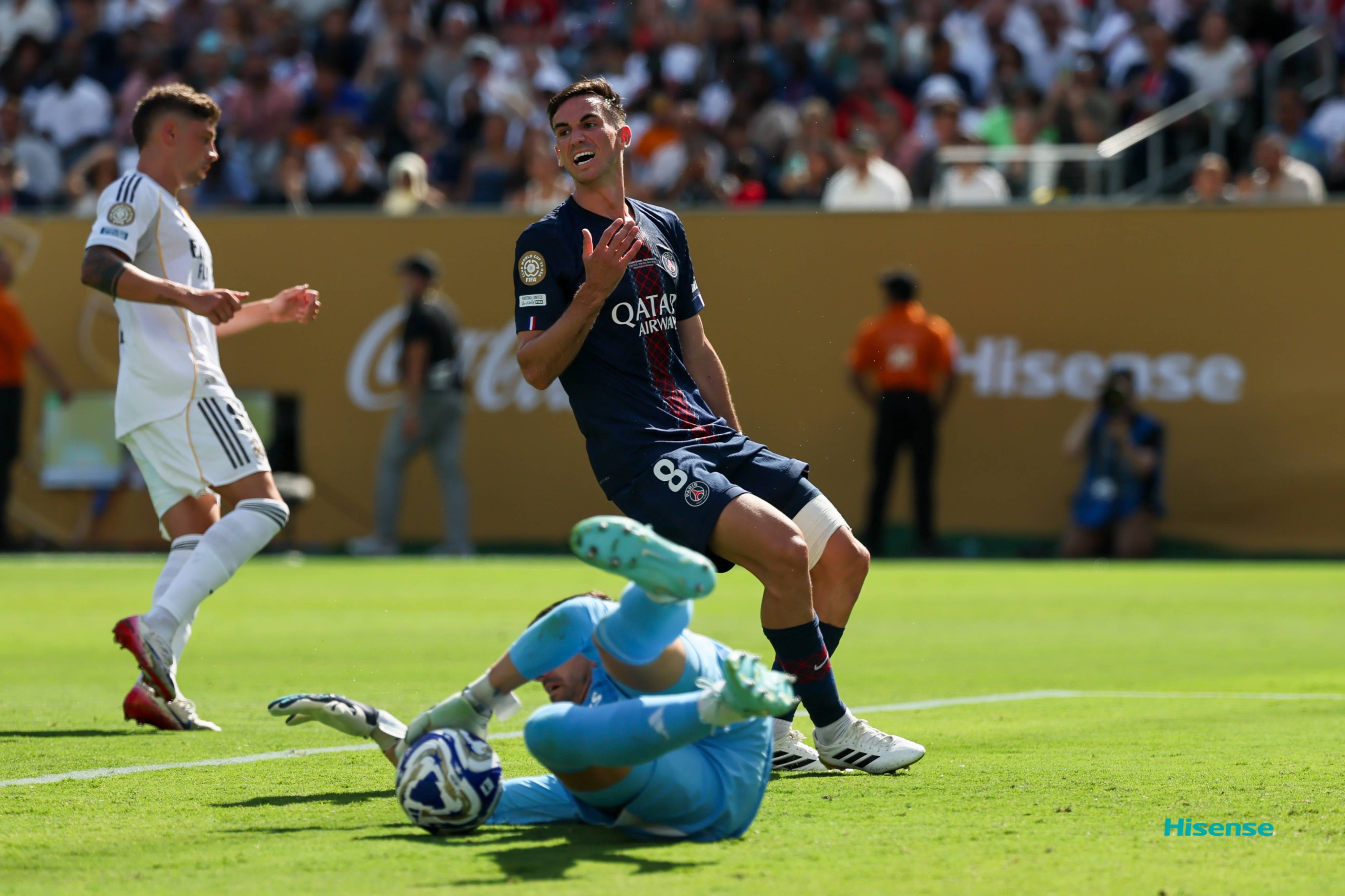 aoa体育体育亚洲官网-巴黎豪取连胜，击败皇马晋级四强