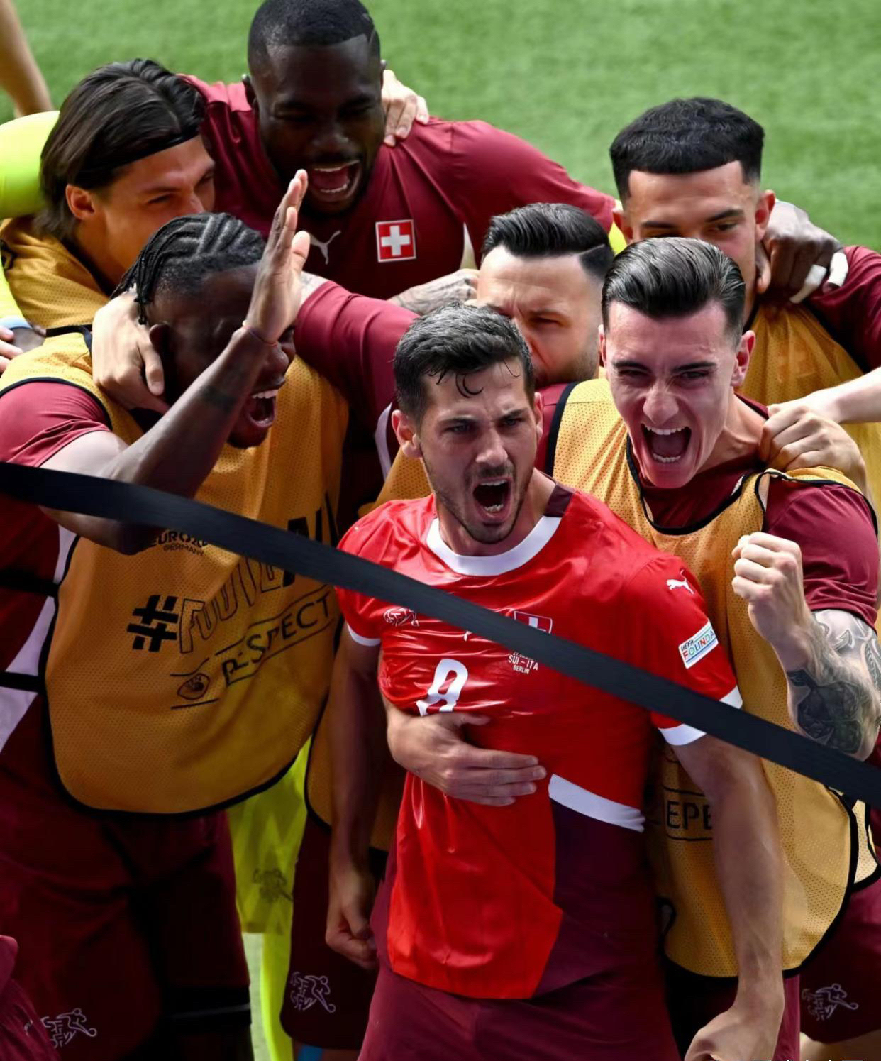 aoa体育体育地址-欧洲球队备战重大比赛，引援球员备战提升实力的简单介绍